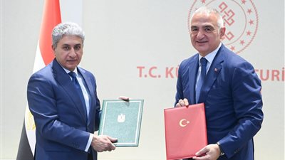 شريف فتحي يستهل زيارته لأنقرة بلقاء نظيره.. ويوقع مذكرة تعاون في مجال السياحة