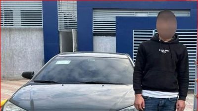 ضبط قائد سيارة اخترق نقطة مرورية بمطروح دون توقف 