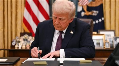 ترامب يوقع أمرًا تنفيذيًا بانسحاب الولايات المتحدة من مجلس حقوق الإنسان والأونروا