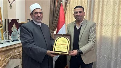 منطقة الوعظ بالشرقية تمنح وكيل الرياضة درعًا تذكاريًا لجهوده في خدمة الشباب 