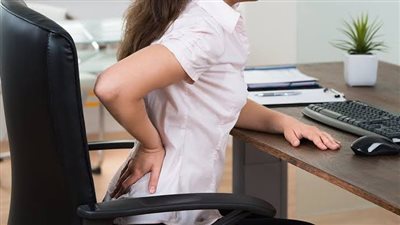 أبرزها أمراض الجهاز الهضمي.. مشاكل يسببها الجلوس لفترة طويلة