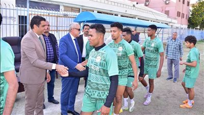 محافظ الأقصر يدعم لاعبي فريق كرة القدم  للتأهل للدورى الممتاز