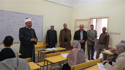 رئيس أزهر سوهاج يتفقد اختبارات الرواق الأزهري