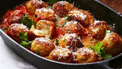 جددي سفرتك وحضري كرات اللحم بالجبنة المشوية لمذاق لذيذ