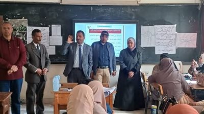 مدير  تعليم أبوتشت يتابع فعاليات البرنامج التدريبي 