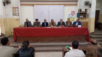 وكيل تعليم سوهاج يتابع أعمال لجنة إختيار المرشحين رؤساء لجان الدبلومات الفنية