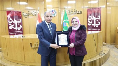 تكريم موظفي خدمة المواطنين تقديرًا لجهودهم بالمنيا  