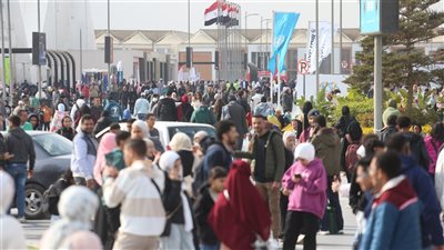 معرض القاهرة للكتاب يتخطى حاجز 5 ملايين ونصف المليون زائر مع ختام فعالياته  