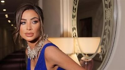 أنابيلا هلال ترسم قوامها الساحر بالمخمل الناعم (صور)