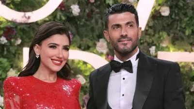 مي عمر تبرز جمالها بصيحة الستينيات (صور)