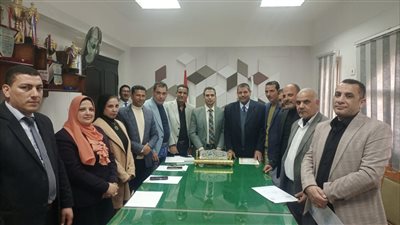 وكيل تعليم كفر الشيخ يكرم أعضاء المتابعة بالإدارات التعليمية