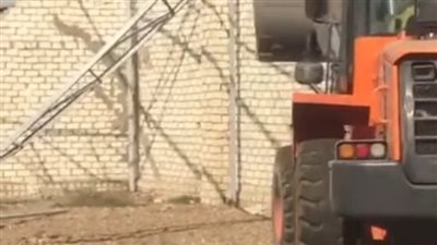 إزالة أسوار وشدات خشبية على الأراضي الزراعية بمركز المحلة