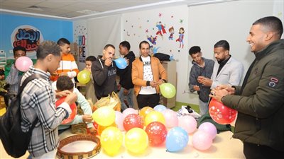 احتفالا بشهر شعبان.. الأنوار المحمدية توزع الهدايا على مرضى الأورام بالأقصر