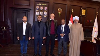 محافظ الأقصر يستقبل وفد العائلة الحجاجية لدعوته لحضور احتفالات مولد ابوالحجاج