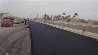 رئيس جهاز العاشر من رمضان يتابع جهود تطوير ورفع كفاءة الطرق بالمناطق الصناعية