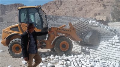 تنفيذ  6 حالات لإزالة التعديات بقرية ابو مناع بحرى والسمطا بقنا 