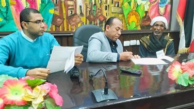 رئيس مركز قوص في قنا يبحث 20 طلب خلال اللقاء المفتوح بالمواطنين