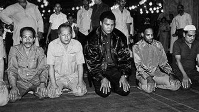 60 عاما على إعلان إسلام محمد علي كلاي.. كيف غيرت العقيدة حياته ؟