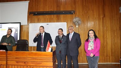 رئيس جامعة الإسكندرية يتفقد سير الدراسة فى أول  أيام الفصل الدراسي الثاني