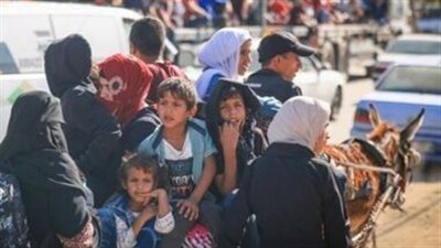 مئات الفلسطينيين ينزحون قسرا من مخيم الفارعة بالضفة الغربية