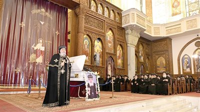 البابا تواضروس ووفود الأساقفة فى وداع «مطران دير مواس»