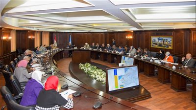 محافظ الإسكندرية يعقد اجتماعا   مع مسؤلي منافذ بيع السلعاستعدادا لرمضان 