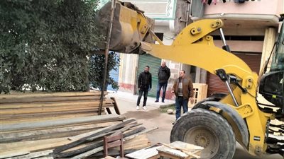 إزالة أعمال بناء مخالفة ومصادرة الأدوات والمعدات بالبحيرة