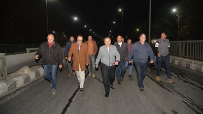 محافظ أسيوط يتفقد أعمال رفع كفاءة ورصف كوبري فيصل 