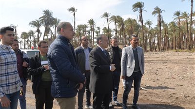 محافظ أسيوط يتابع أعمال رفع 2000 طن من مخلفات بالفتح