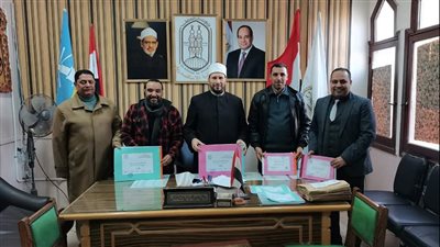 رئيس منطقة الإسكندرية الأزهرية يتسلم نتائج الشهادتين الابتدائية والإعدادية