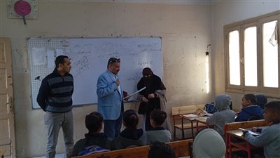 مدير تعليمية نجع حمادي يوجه على تفعيل الإشراف اليومي والأنشطة التربوية