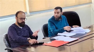 العلاج الطبيعي بصحة قنا يناقش خطة التشغيل وتسليم الأطباء الجُدُد