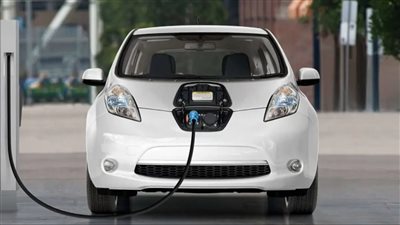 خبير: السيارات الكهربائية أصبحت خيارًا مريحًا واقتصاديًا (فيديو)