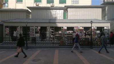 زحام كبير على المكتبات واستياء بين أولياء الأمور بسبب طلبات المدرسين بالأسكندرية 