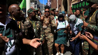 حزب جنوب أفريقي يتهم مجموعة بيضاء بالخيانة