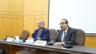 رئيس جامعة الفيوم يعقد لقاء مفتوح مع الطلاب الوافدين