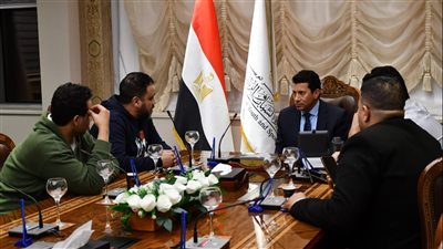 وزير الرياضة يبحث مع شباب المطرية تنظيم أكبر مائدة افطار في رمضان