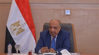 وزير الكهرباء يقوم  بزيارة مفاجئة للشركة المصرية لنقل الكهرباء 
