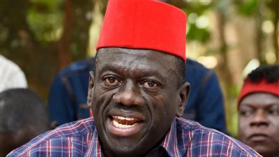 سياسي أوغندي محتجز يبدأ إضرابا عن الطعام