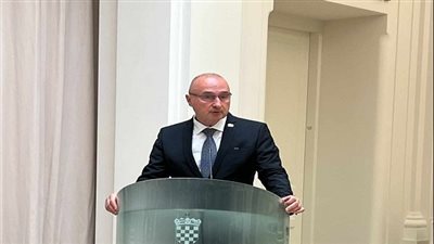 وزير خارجية كرواتيا يقيم مراسم تأبين لسفير مصر