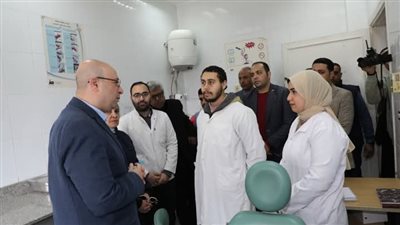 محافظ بني سويف يتفقد مستوى الخدمات الصحية ويستمع لمطالب المواطنين بنزلة حنا