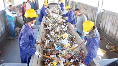 «الخردة» ملاذ الباحثين عن لقمة العيش