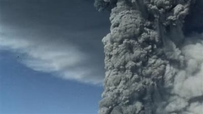 وسط ترقب العلماء .. ثوران بركان ألاسكا بين الثلوج 