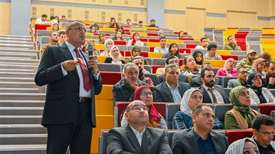 محافظ جنوب سيناء يستعرض رؤية التنمية المستدامة ودور الشباب في صناعة المستقبل