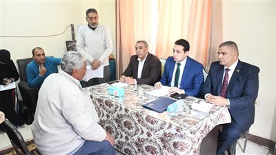 نائب محافظ الفيوم يعقد لقاءً لخدمة المواطنين بقرية سيلا 