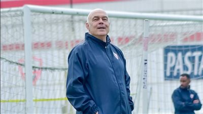 جروس يصل الزمالك وينتظر قرارًا رسميًا برحيله 