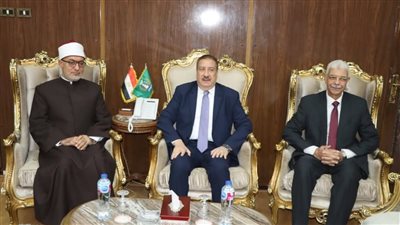 رئيس جامعة المنوفية  ومحافظ  المنوفية  يستقبلان  مفتي الديار المصرية علي هامش المشاركة في ندوة توعوية  