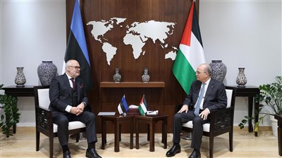 رئيس الوزراء الفلسطيني يبحث مع رئيس إستونيا تعزيز التعاون المشترك