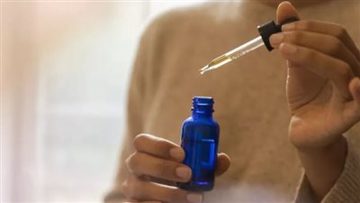 زيت الجوجوبا: فوائد واستخدامات متعددة لصحة البشرة والشعر