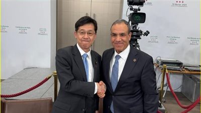 عبدالعاطي يلتقي بالنائب البرلماني لوزير خارجية اليابان على هامش مؤتمر سوريا بفرنسا